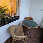 70qm Etagenwohnung Mit Loggia Nahe Uni Kh Διαμέρισμα *