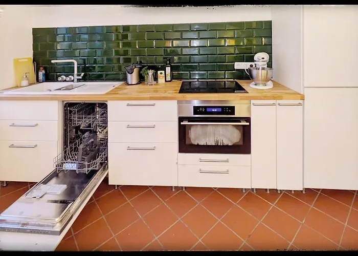 Διαμέρισμα 70qm Etagenwohnung Mit Loggia Nahe Uni Kh *